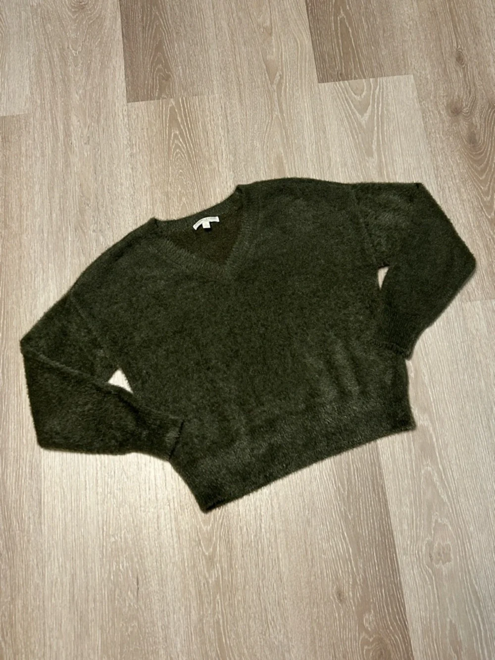 Chelsea & Violet Green Eyelash V-Neck Semi Cropped Sweater sz Large